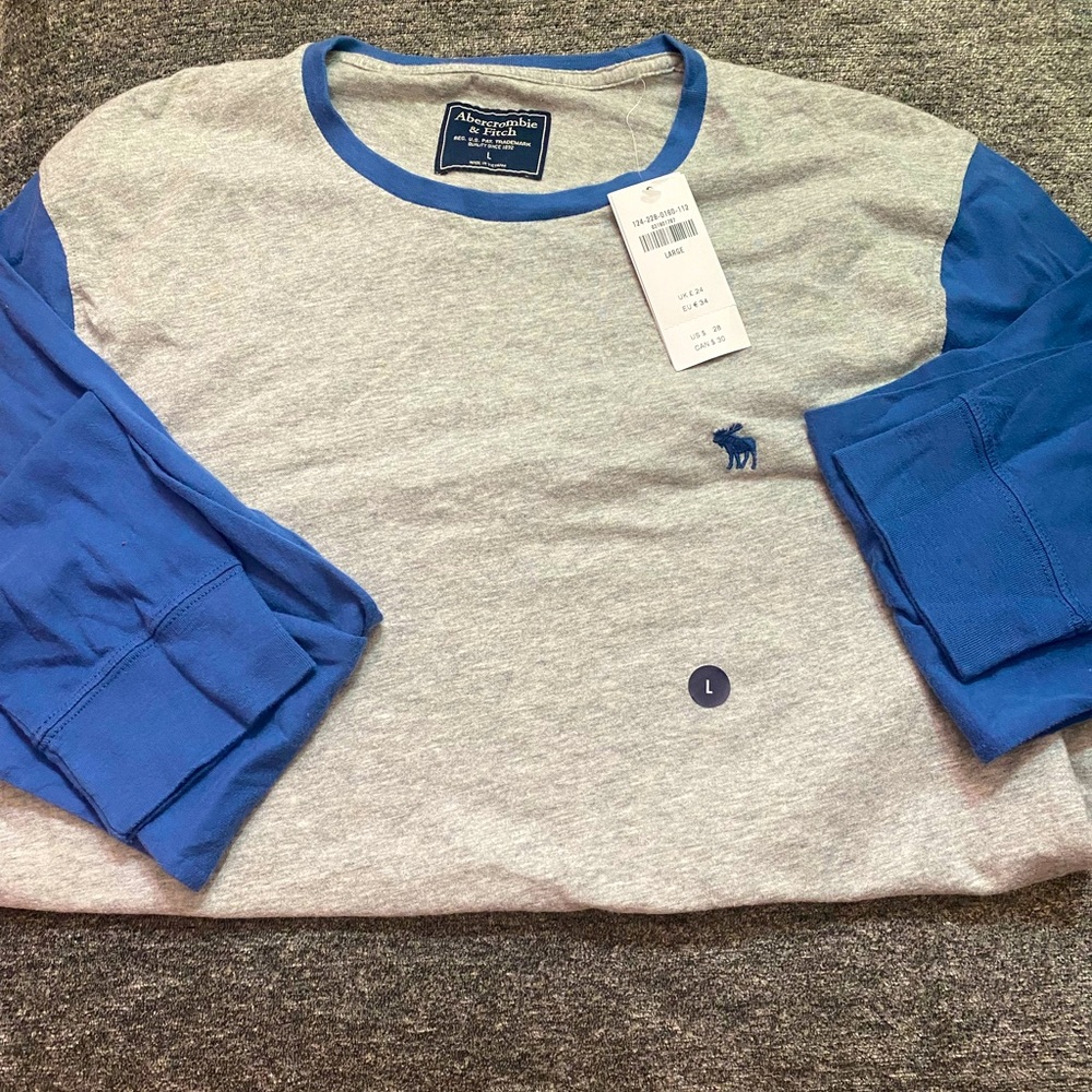 Men’s Abercrombie and Fitch long sleeve T-shirt tags still on it